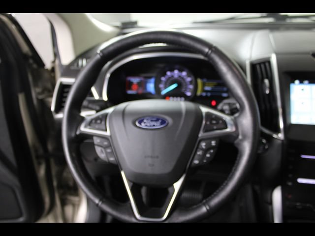 Used 2018 Ford Edge Titanium w/ Technology Package AWD/4WD image 18