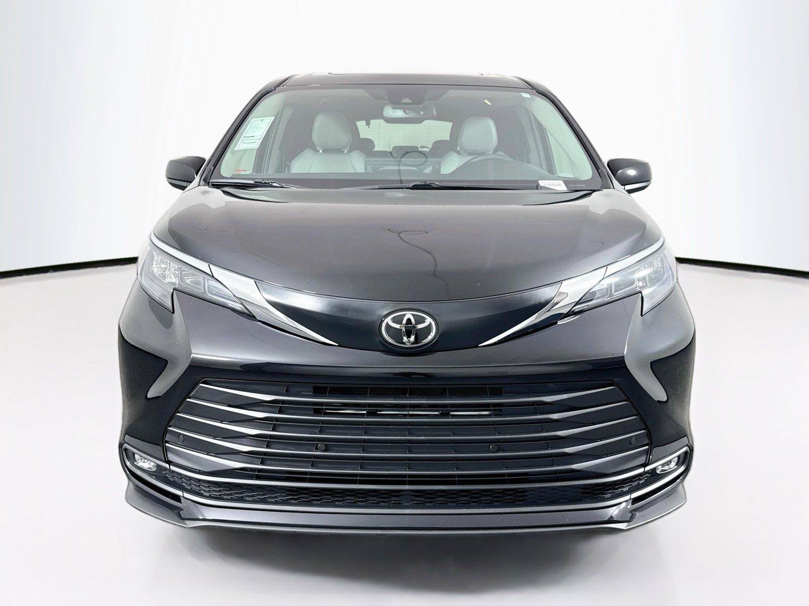 Certified 2026 Toyota Sienna XLE FWD image 9