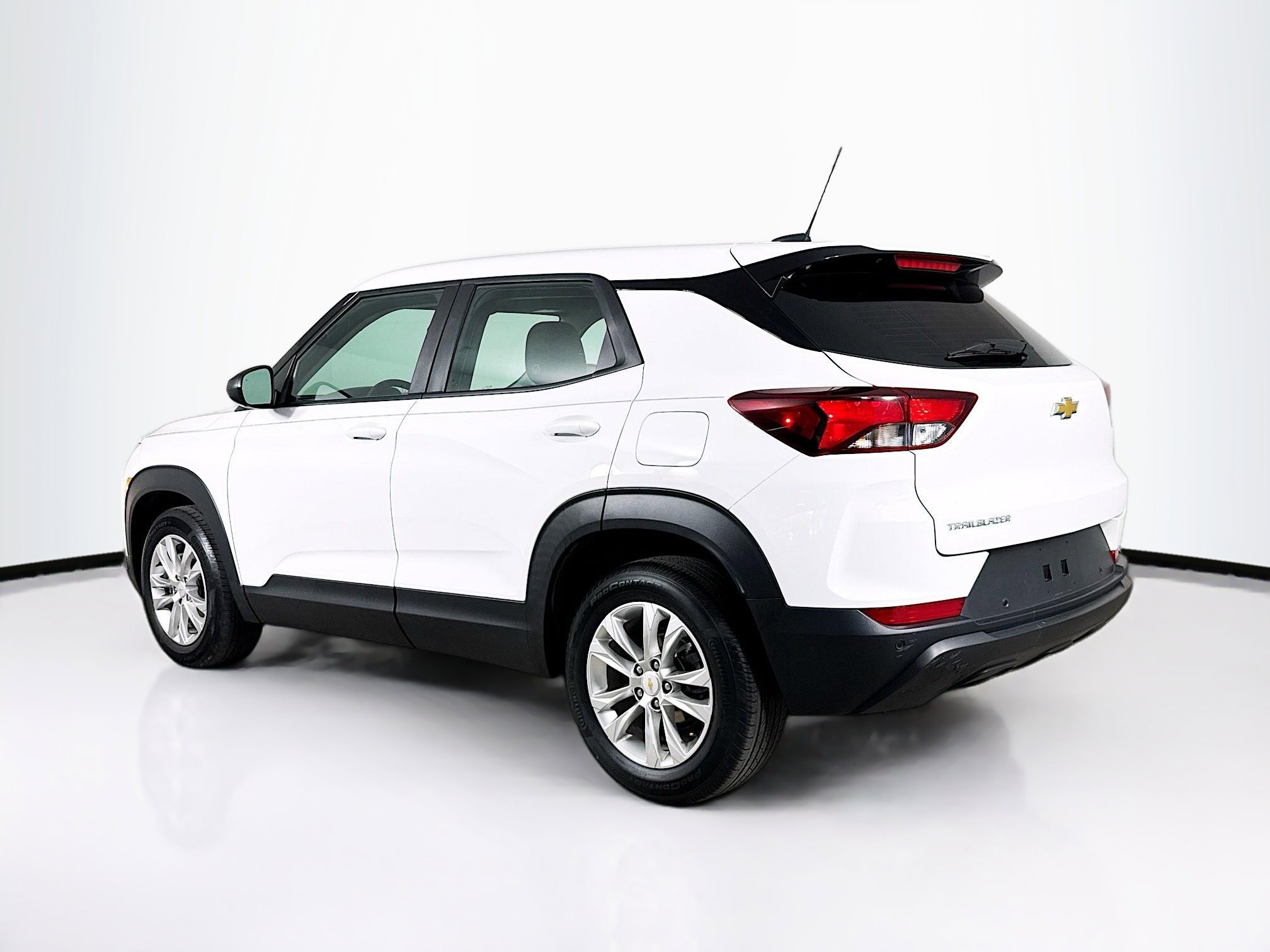Used 2023 Chevrolet TrailBlazer LS FWD image 28
