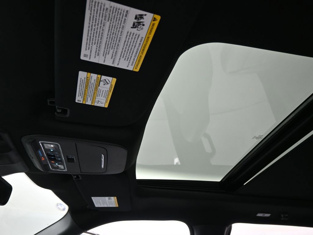 New 2025 Ford F150 Lightning Lariat image 18