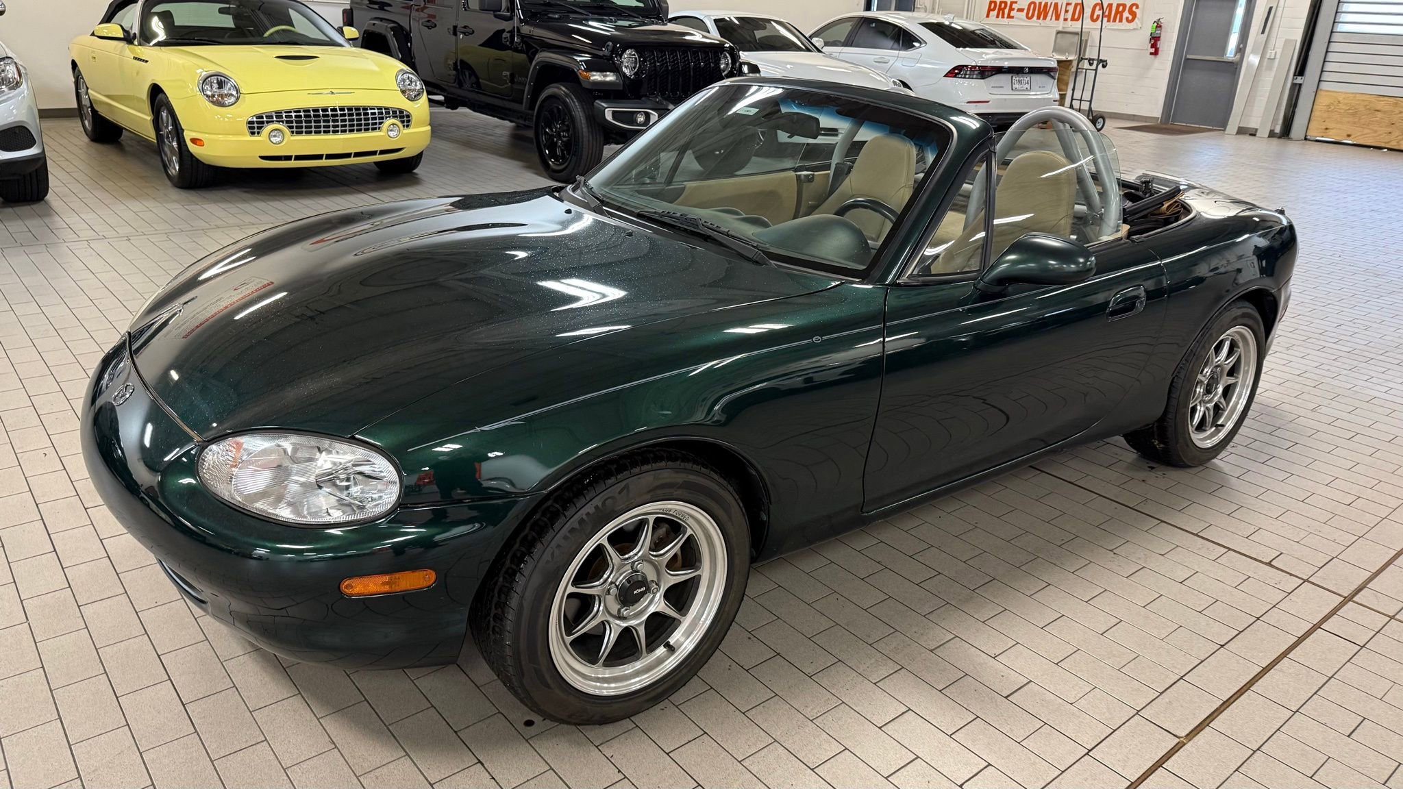 Used 1999 MAZDA MX-5 Miata image 17