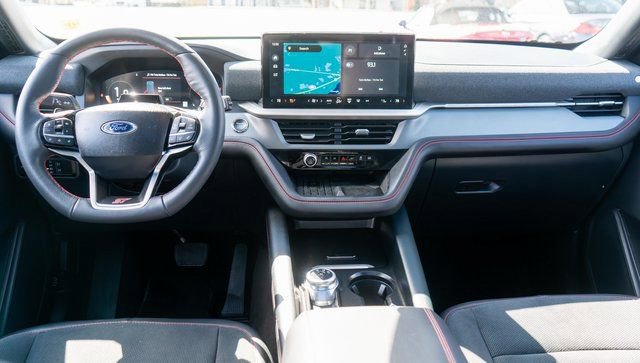 Used 2025 Ford Explorer ST image 18