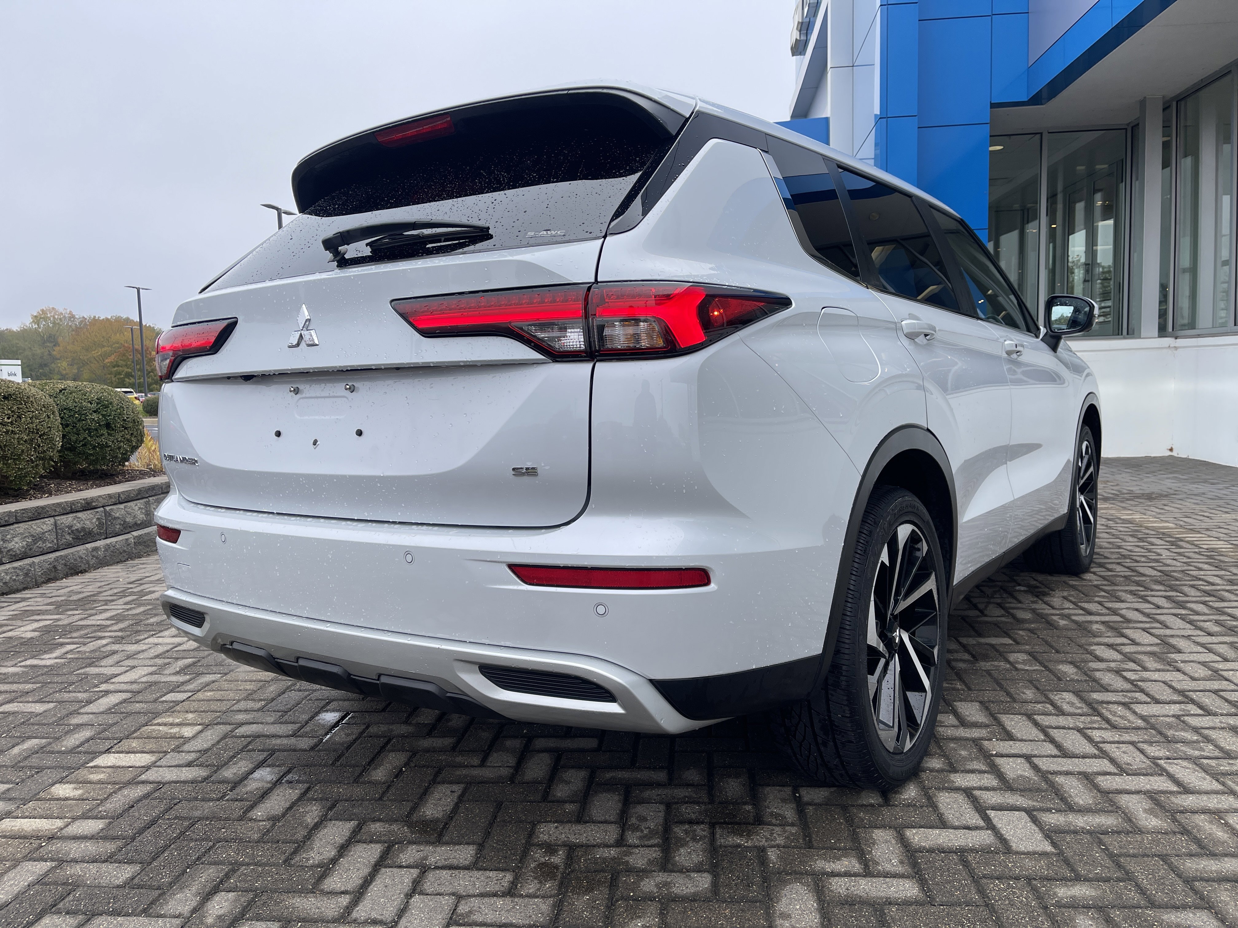 Used 2024 Mitsubishi Outlander SE Black Edition image 5