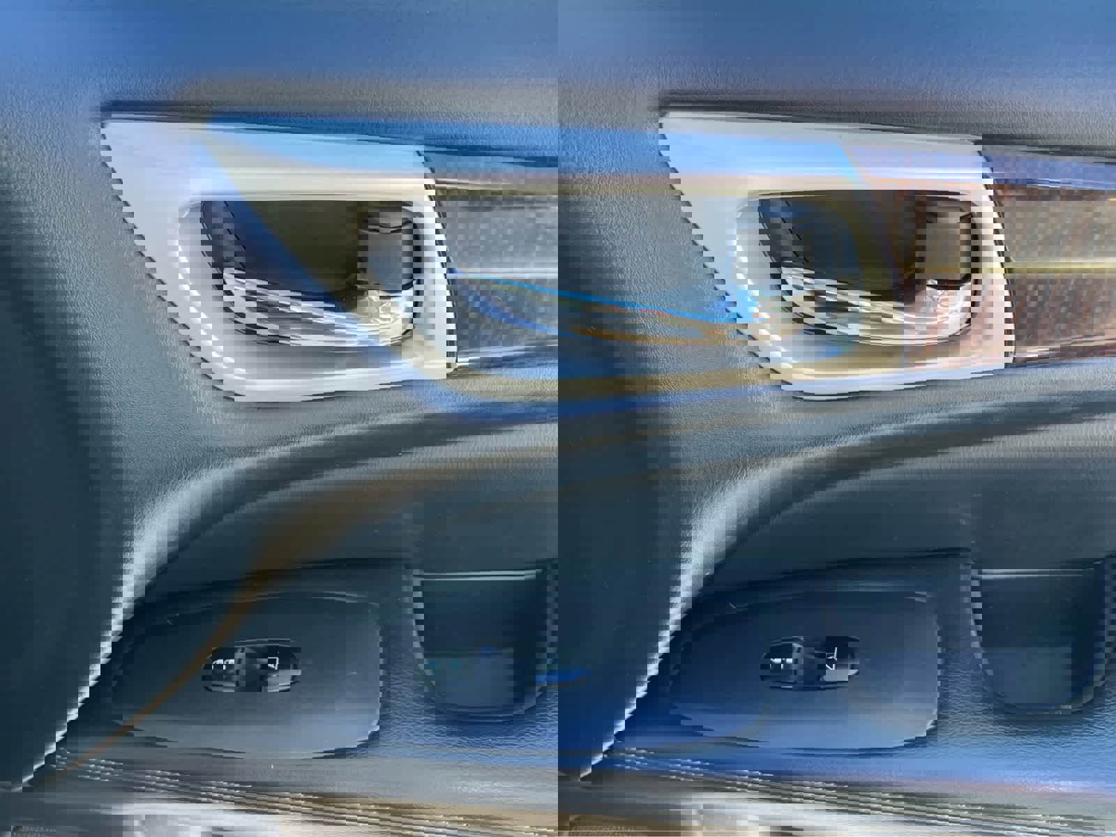 Used 2014 Nissan Pathfinder Platinum image 18