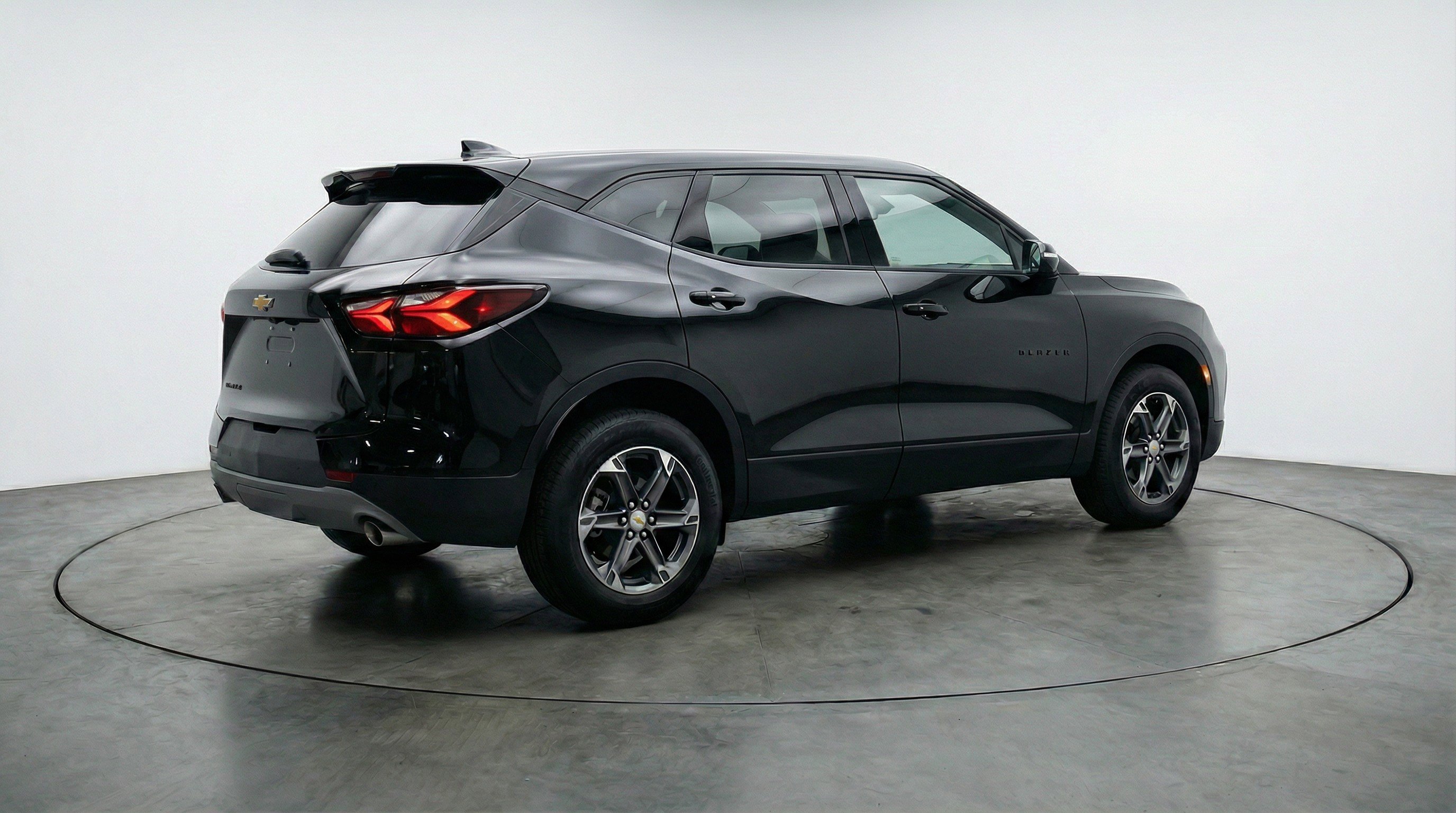 Used 2025 Chevrolet Blazer LT FWD image 9