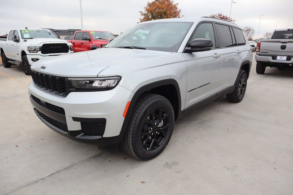 New 2025 Jeep Grand Cherokee L Altitude image 10