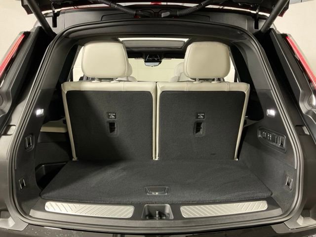 New 2026 Cadillac Vistiq Luxury w/ LPO, Floor Liner Package image 35