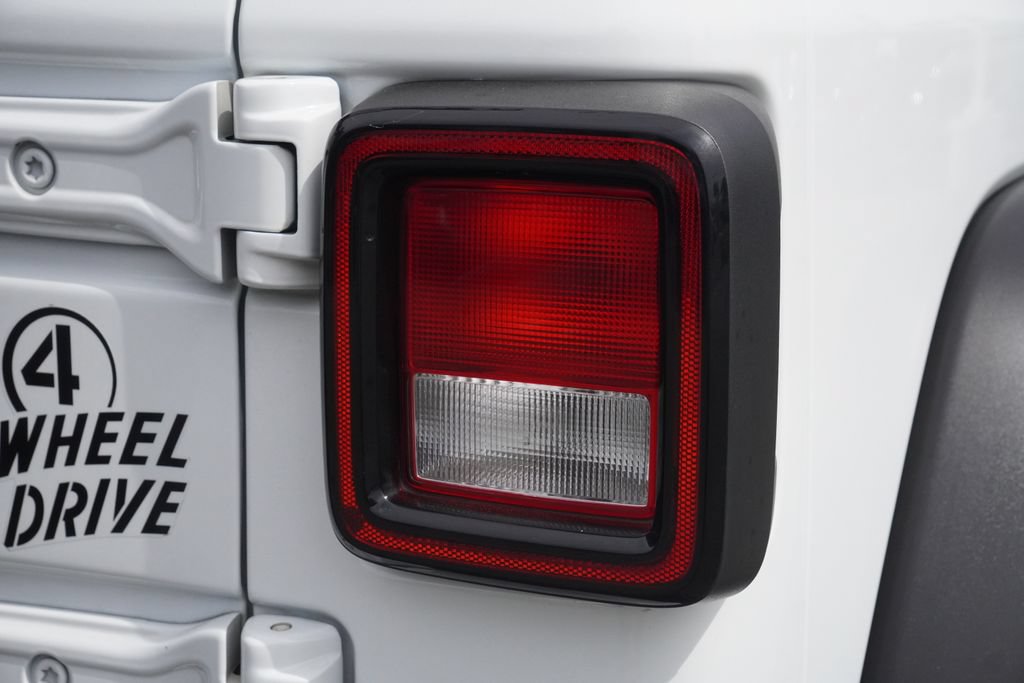 Certified 2022 Jeep Wrangler Sport AWD/4WD image 12
