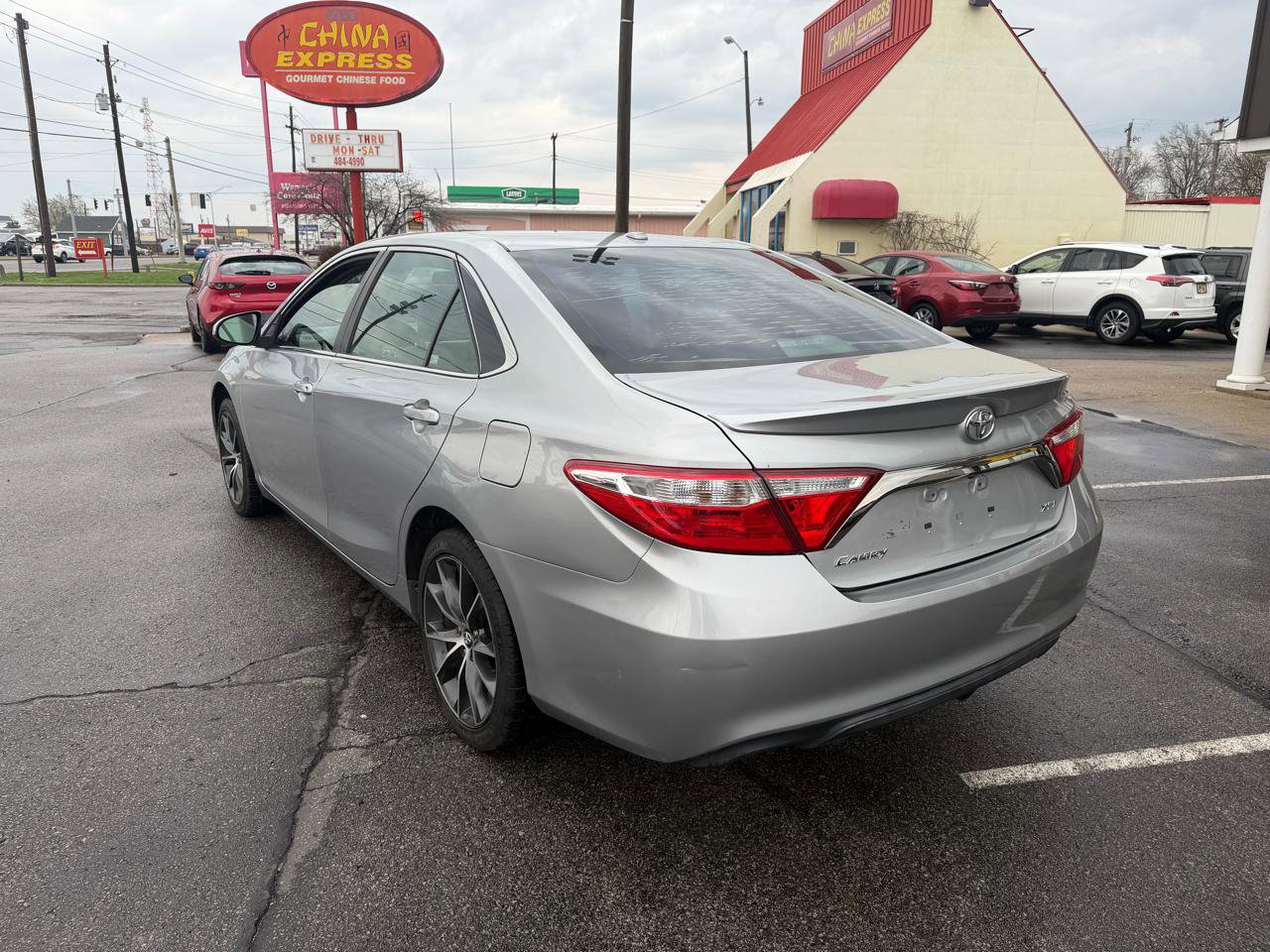 Used 2017 Toyota Camry XSE w/ Moonroof Package image 8