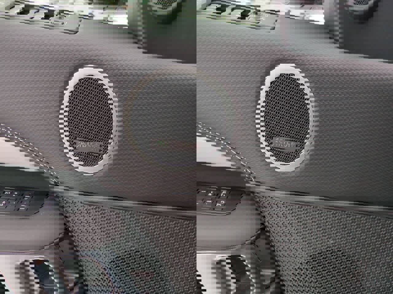 New 2026 Land Rover Discovery Dynamic SE image 32