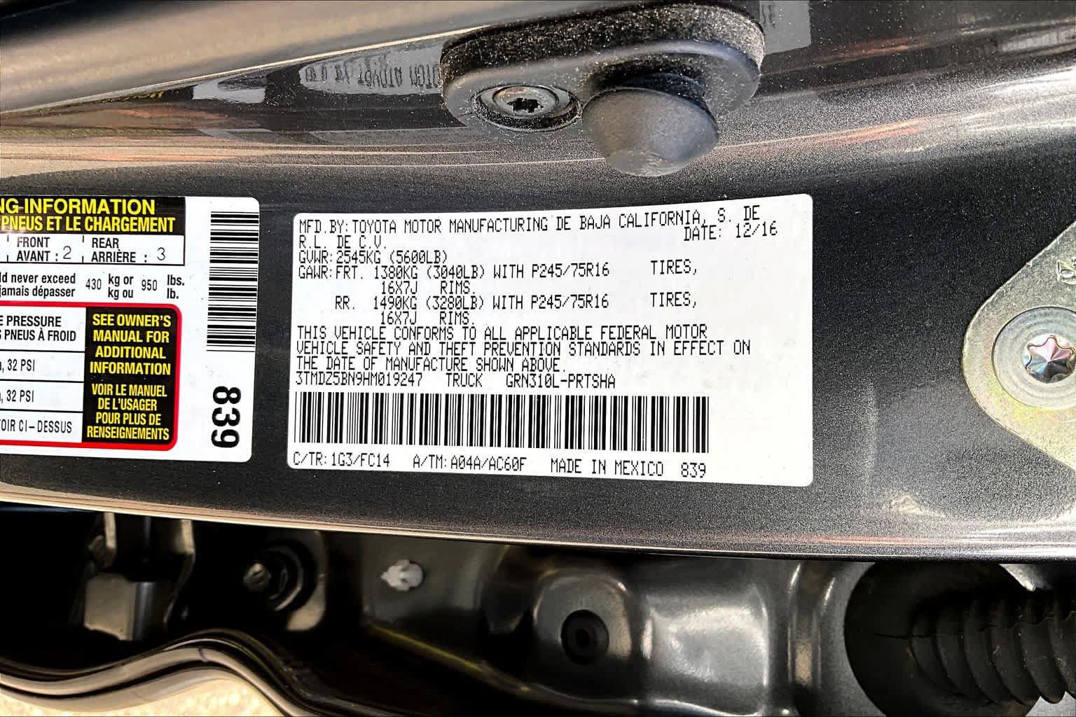 Used 2017 Toyota Tacoma SR5 AWD/4WD image 36