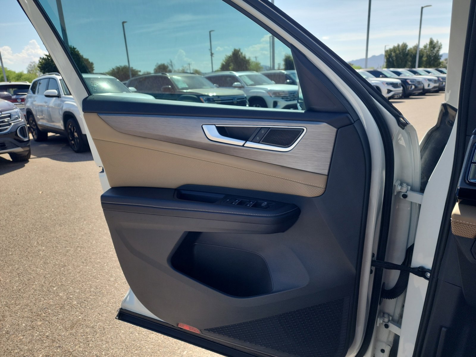 Certified 2024 Volkswagen Atlas Cross Sport SE image 13