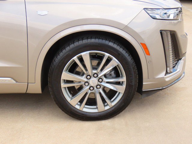 Used 2022 Cadillac XT6 Premium Luxury w/ Technology Package FWD image 7