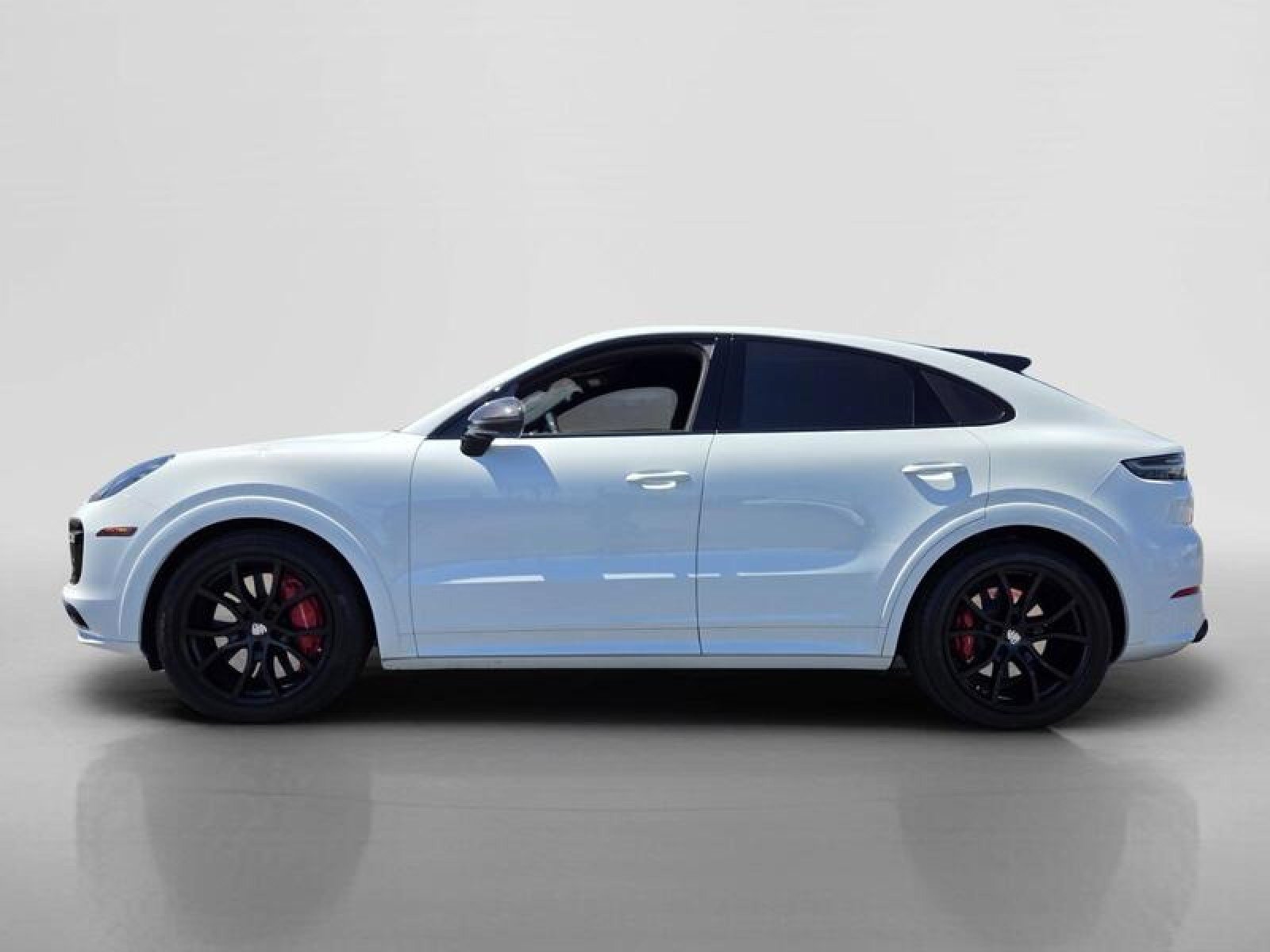 Used 2022 Porsche Cayenne Turbo AWD/4WD image 2