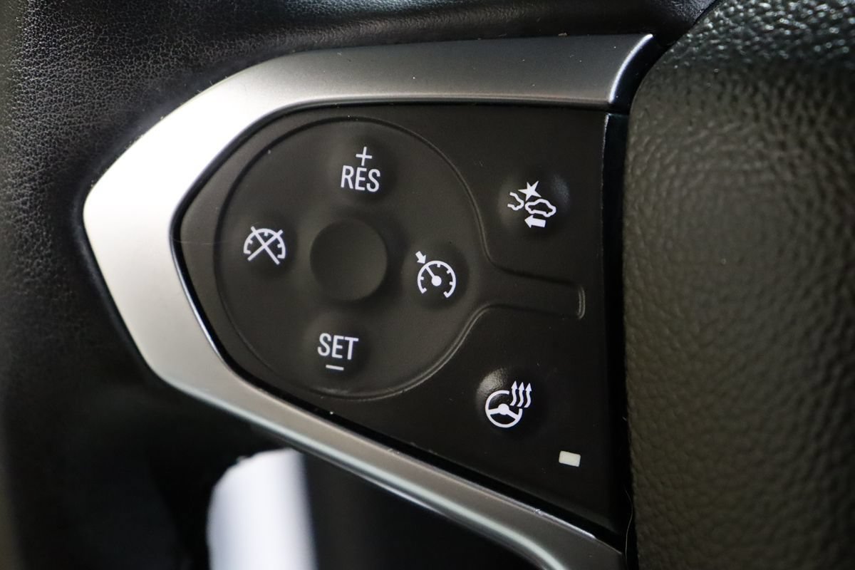 Used 2023 Chevrolet Traverse Premier FWD image 41