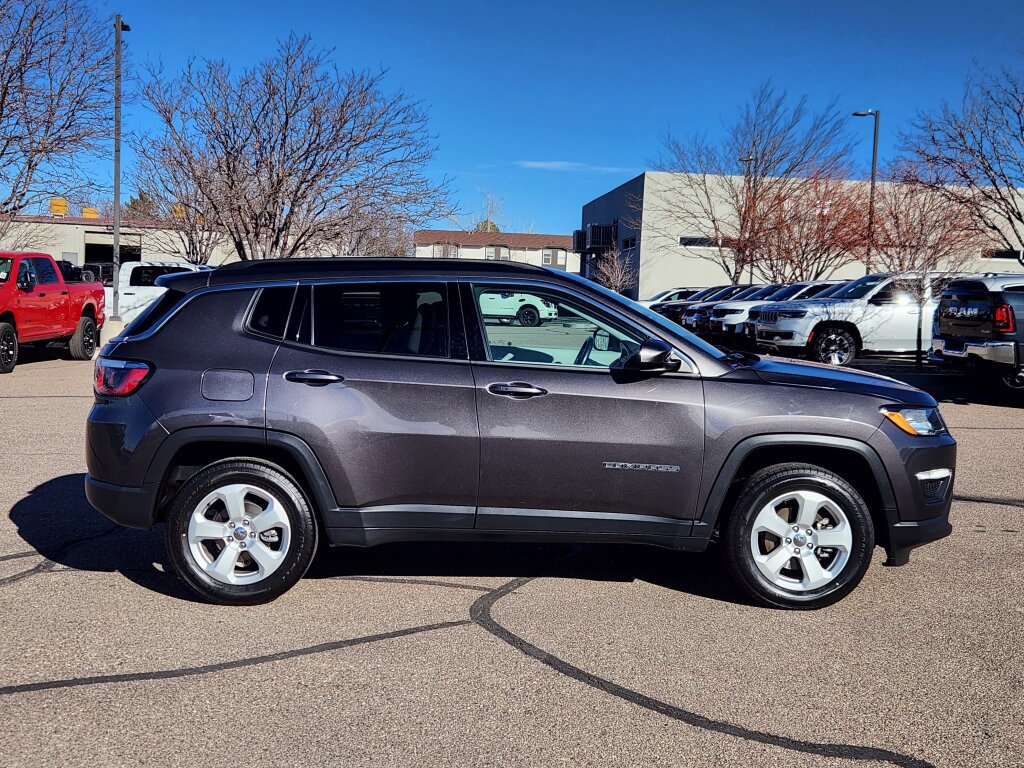 Used 2018 Jeep Compass Latitude image 2