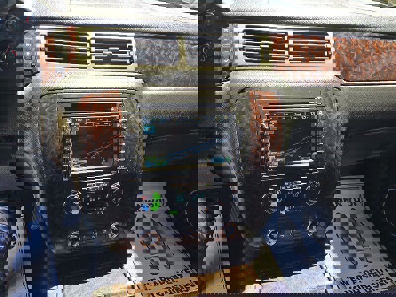 Used 2011 GMC Yukon Denali image 28