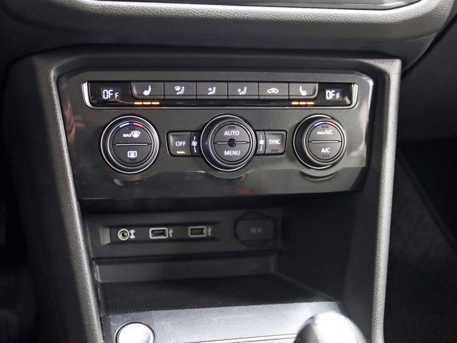 Used 2018 Volkswagen Tiguan SE w/ Panoramic Sunroof Package FWD image 21