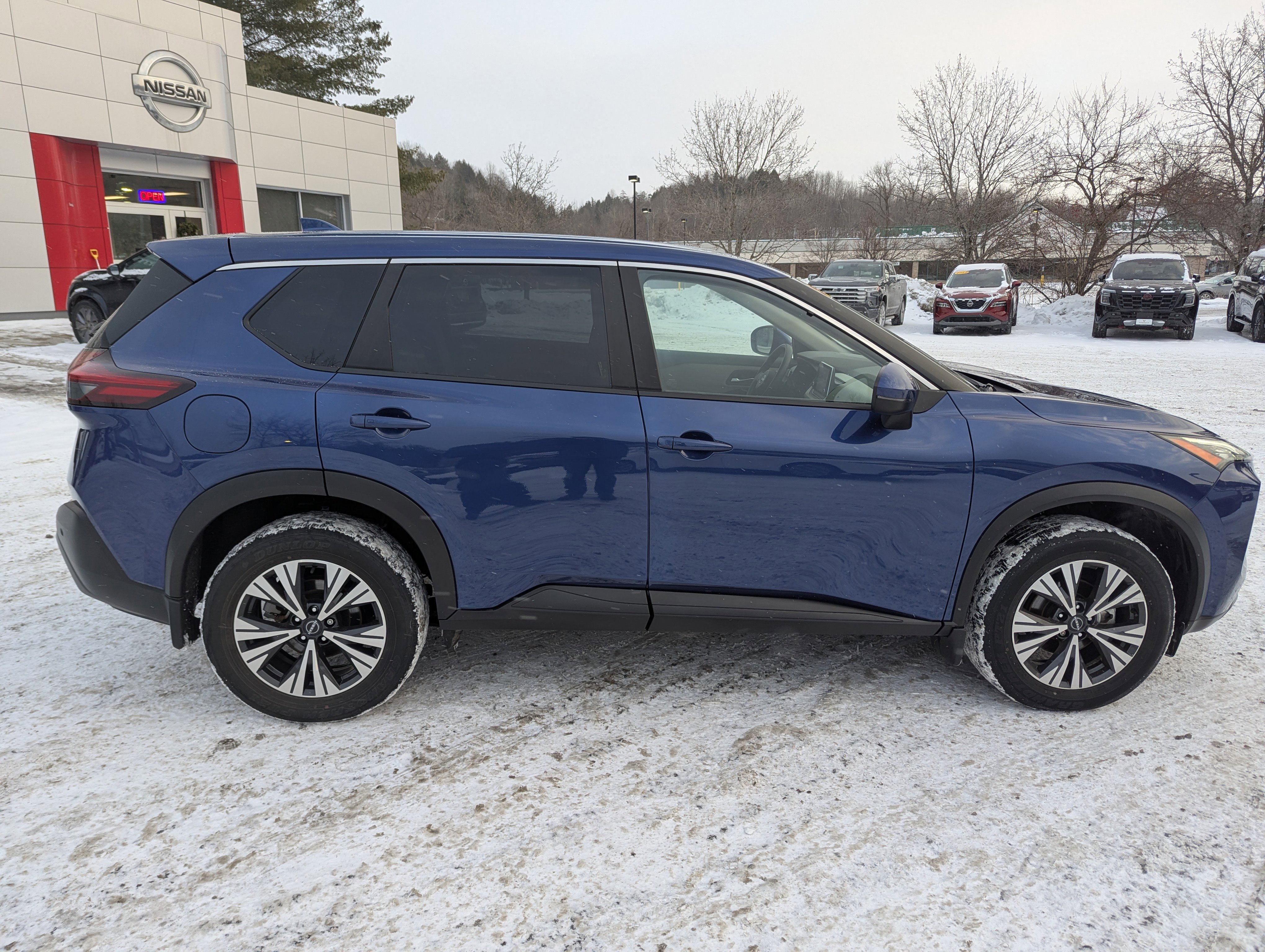 Used 2023 Nissan Rogue SV image 8