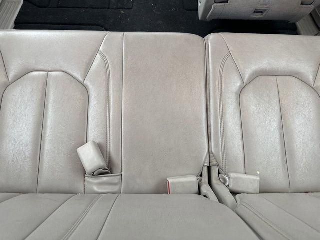 Used 2017 Chrysler Pacifica Touring-L w/ Tire & Wheel Group FWD image 12