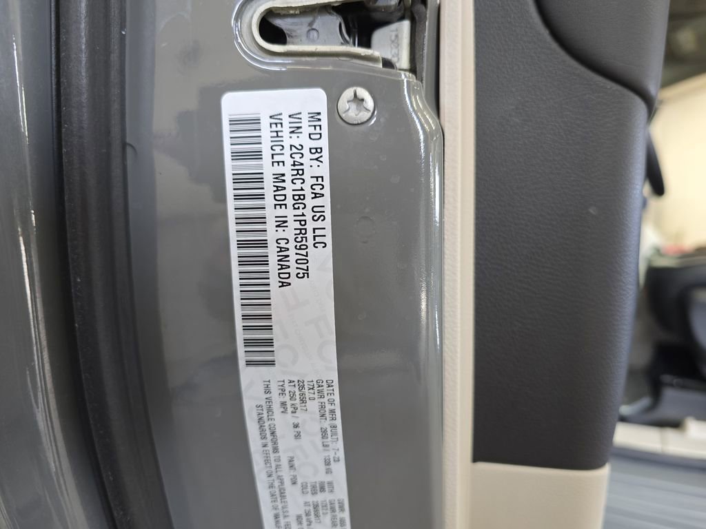Certified 2023 Chrysler Pacifica Touring-L FWD image 38