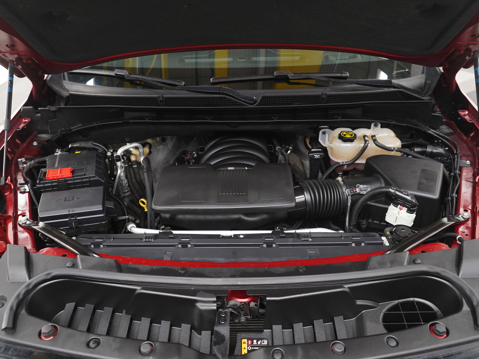 Used 2023 GMC Yukon SLE image 33