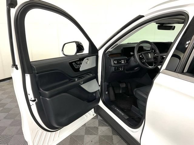 Used 2026 Lincoln Aviator Reserve AWD/4WD image 24