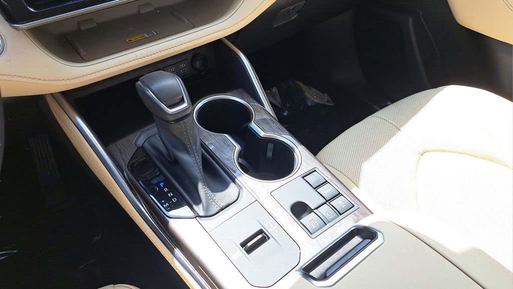 Used 2023 Toyota Highlander Platinum image 18