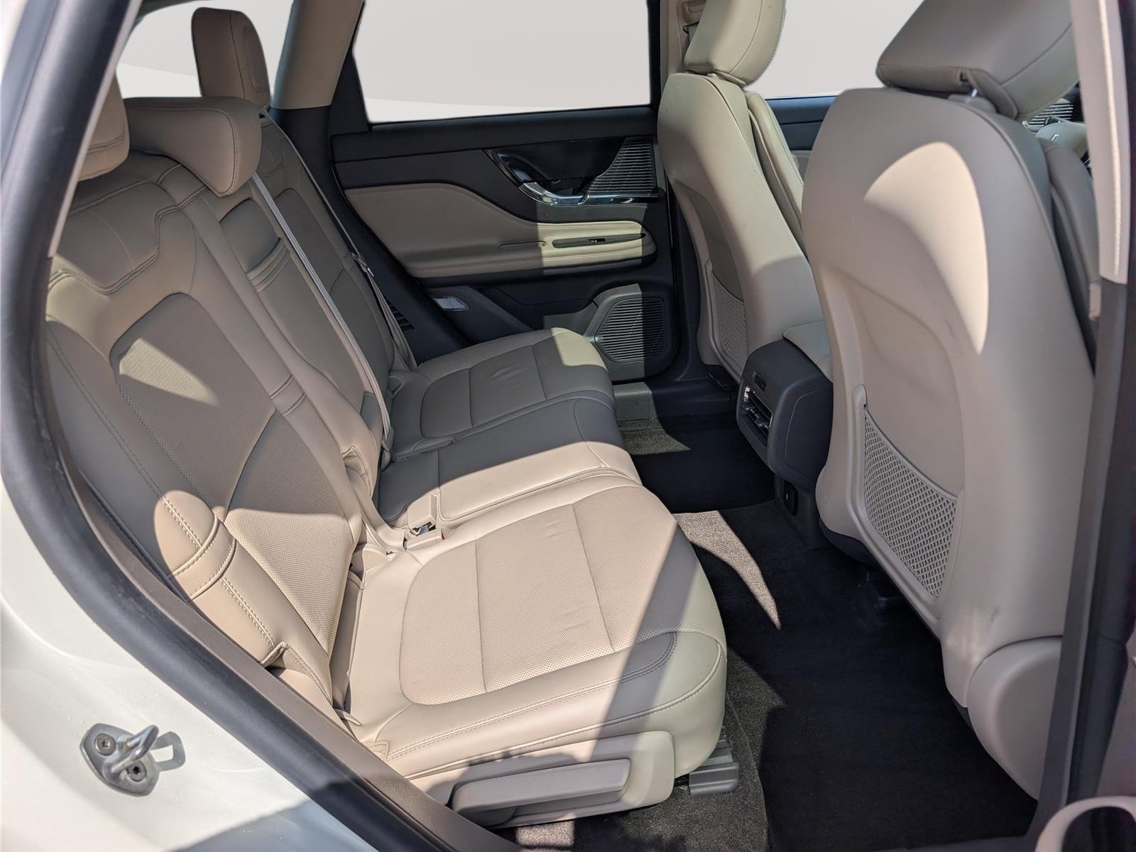 Used 2022 Lincoln Corsair AWD w/ Premium Package image 12