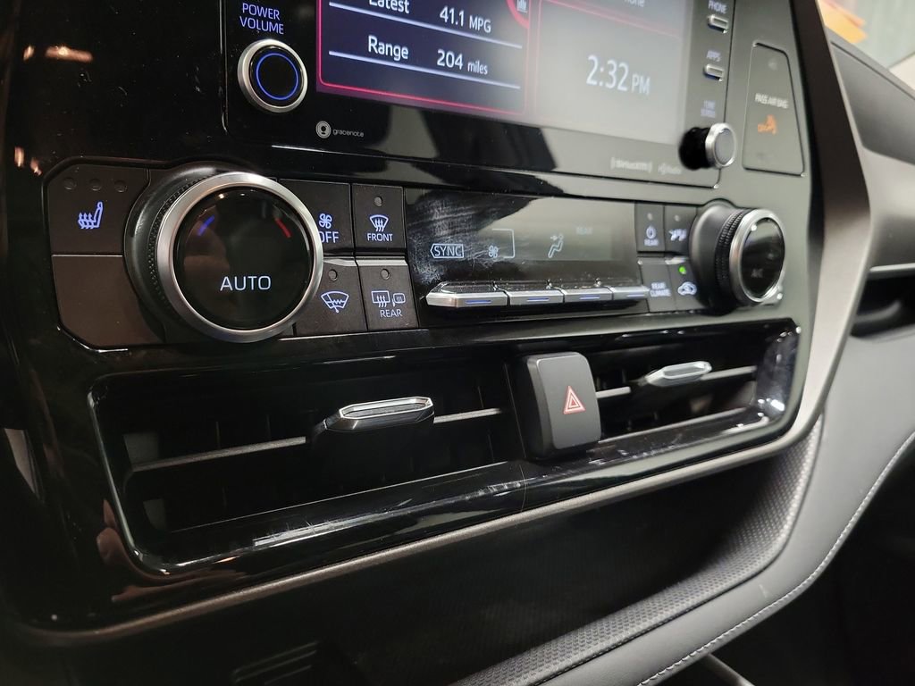 Used 2022 Toyota Highlander XLE FWD image 18