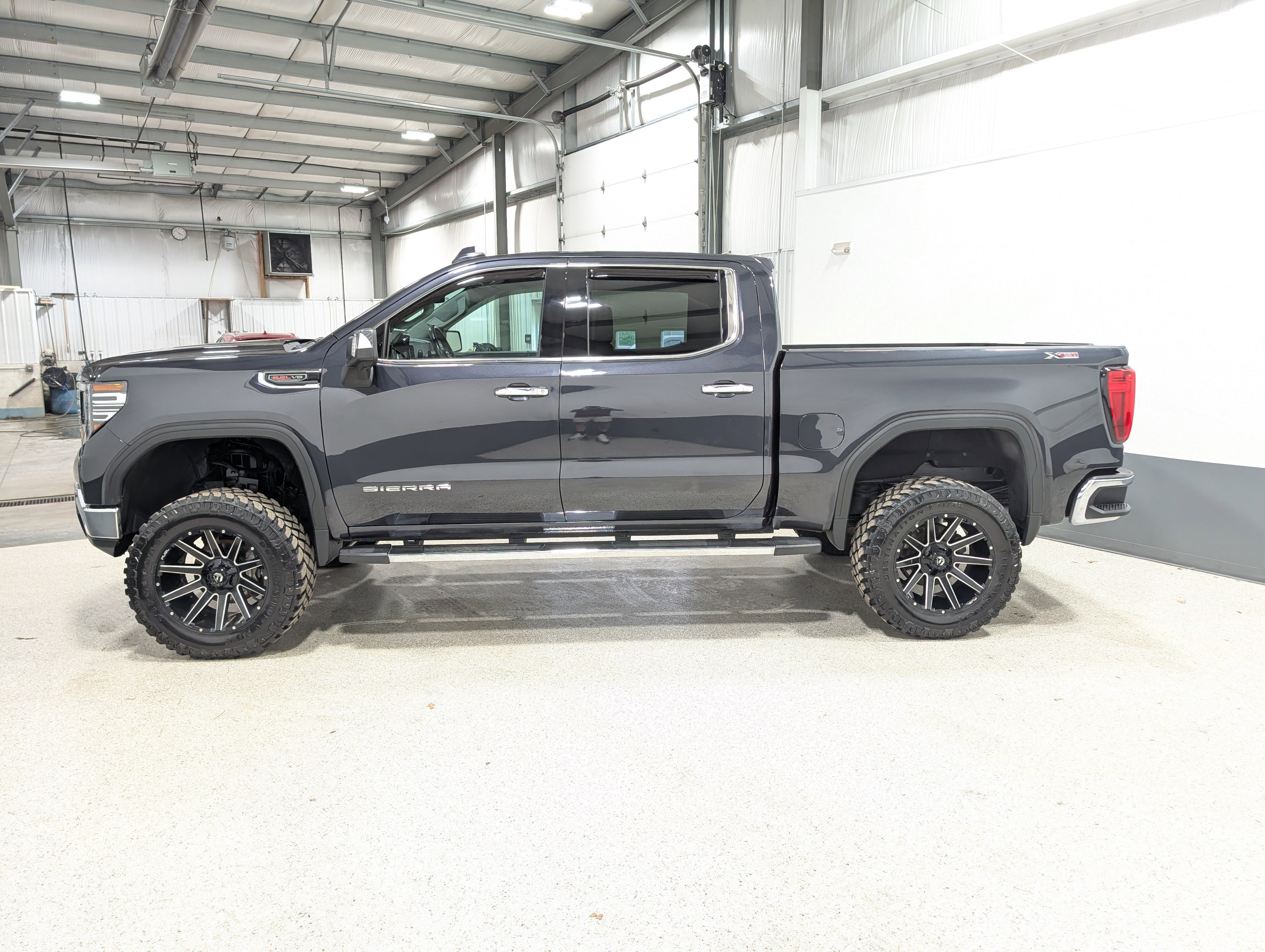 Used 2022 GMC Sierra 1500 SLT AWD/4WD image 6
