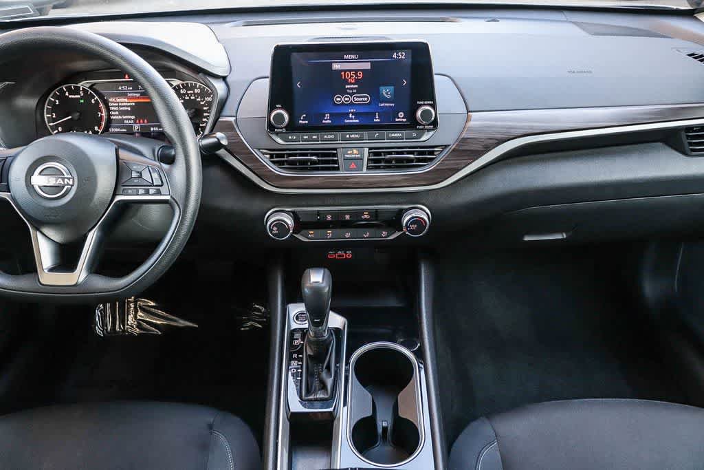 Used 2024 Nissan Altima 2.5 SV image 13