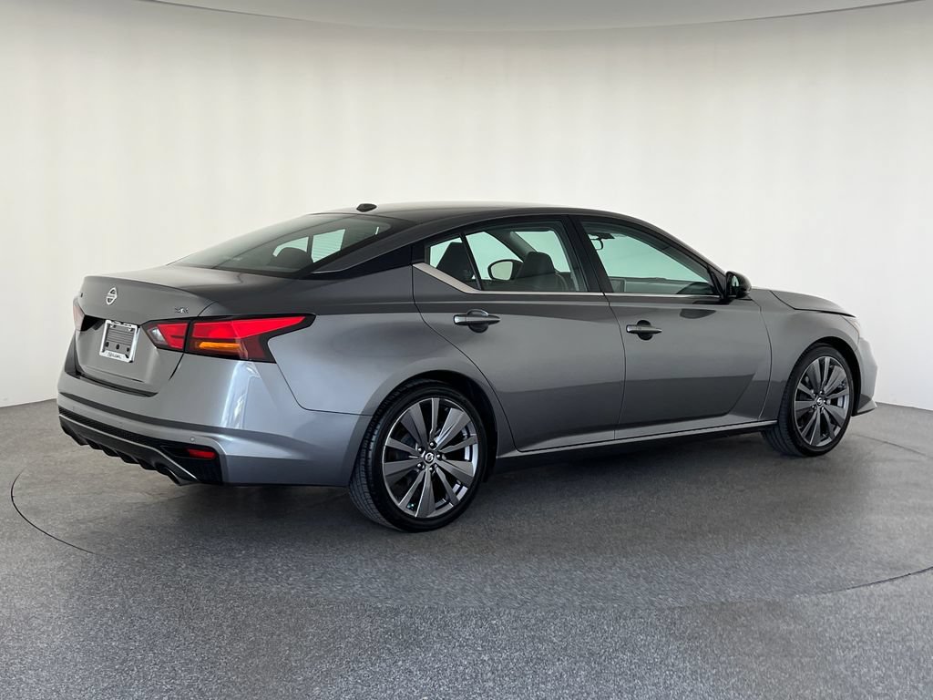 Used 2021 Nissan Altima 2.5 SR FWD image 3