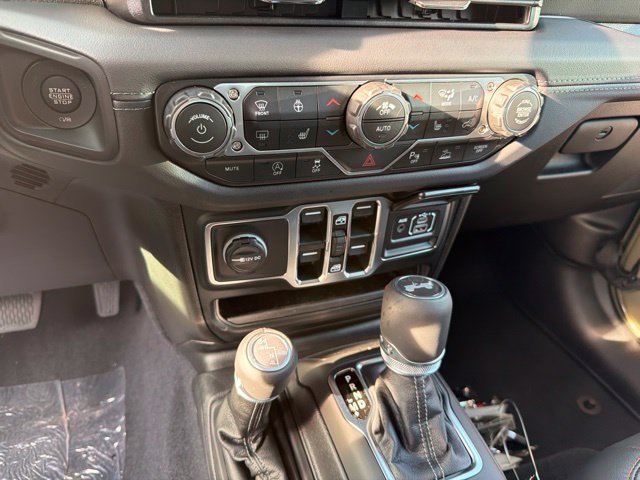 New 2026 Jeep Wrangler Unlimited Sahara AWD/4WD image 17