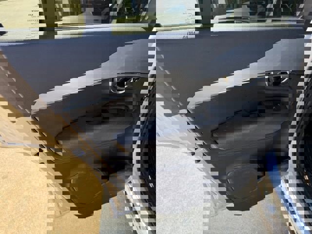 Used 2017 Volvo XC90 T6 Momentum w/ Vision Package image 11