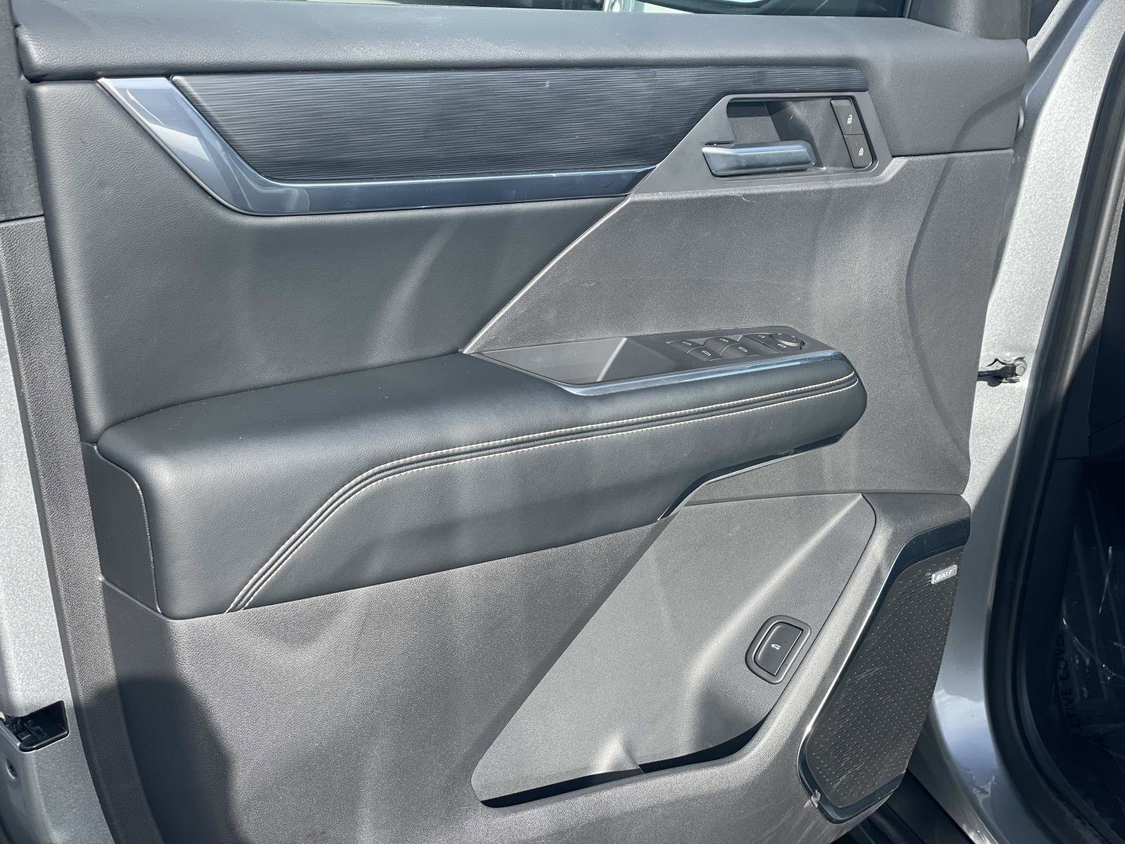 Used 2025 GMC Acadia Elevation w/ Elevation Premium Package image 21