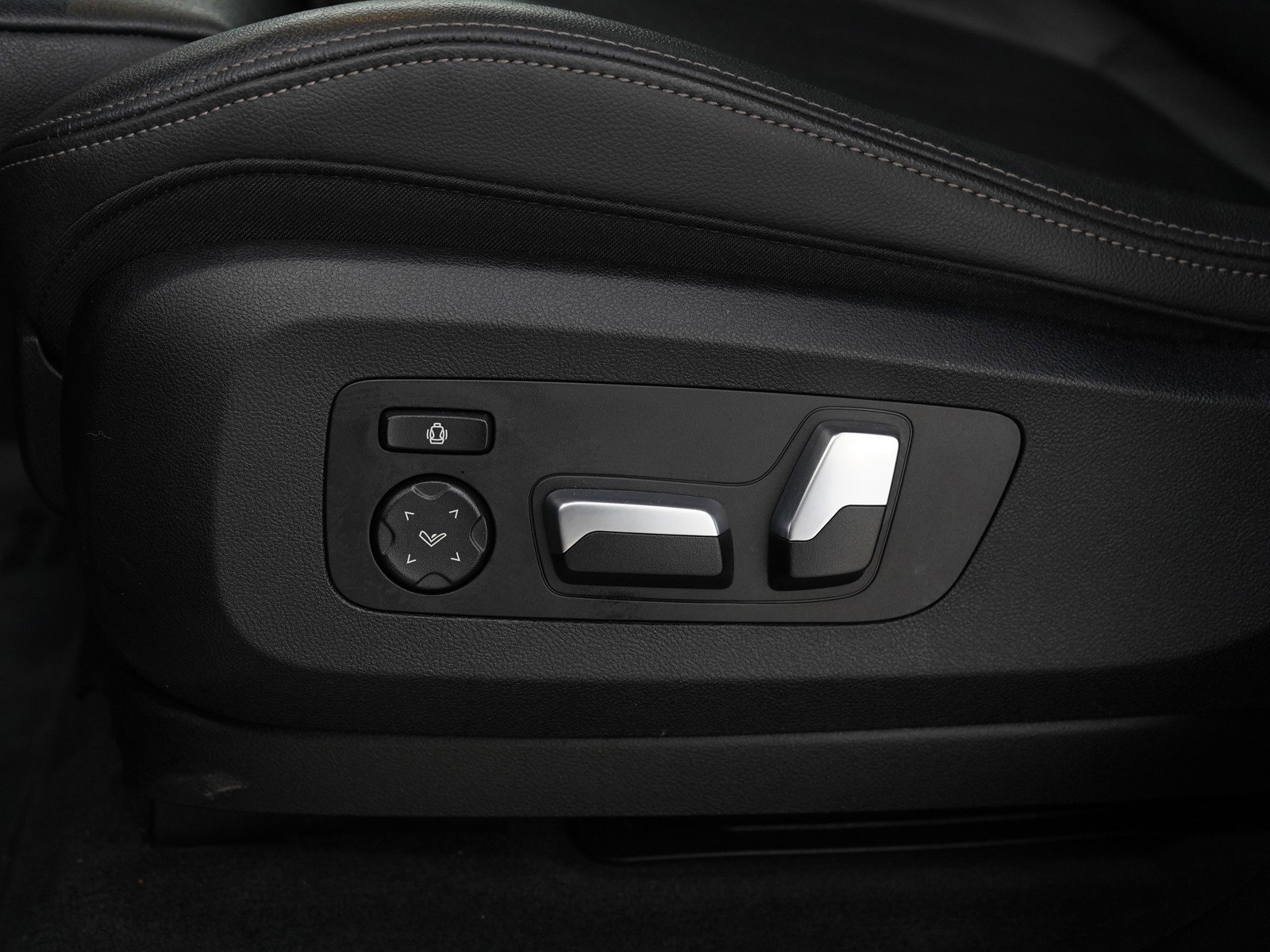 Used 2019 BMW X5 xDrive40i w/ Convenience Package image 30