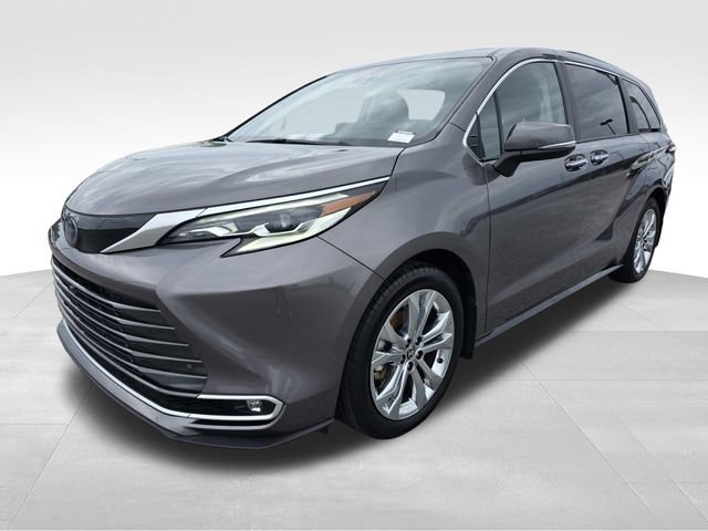 Used 2023 Toyota Sienna Platinum FWD image 5