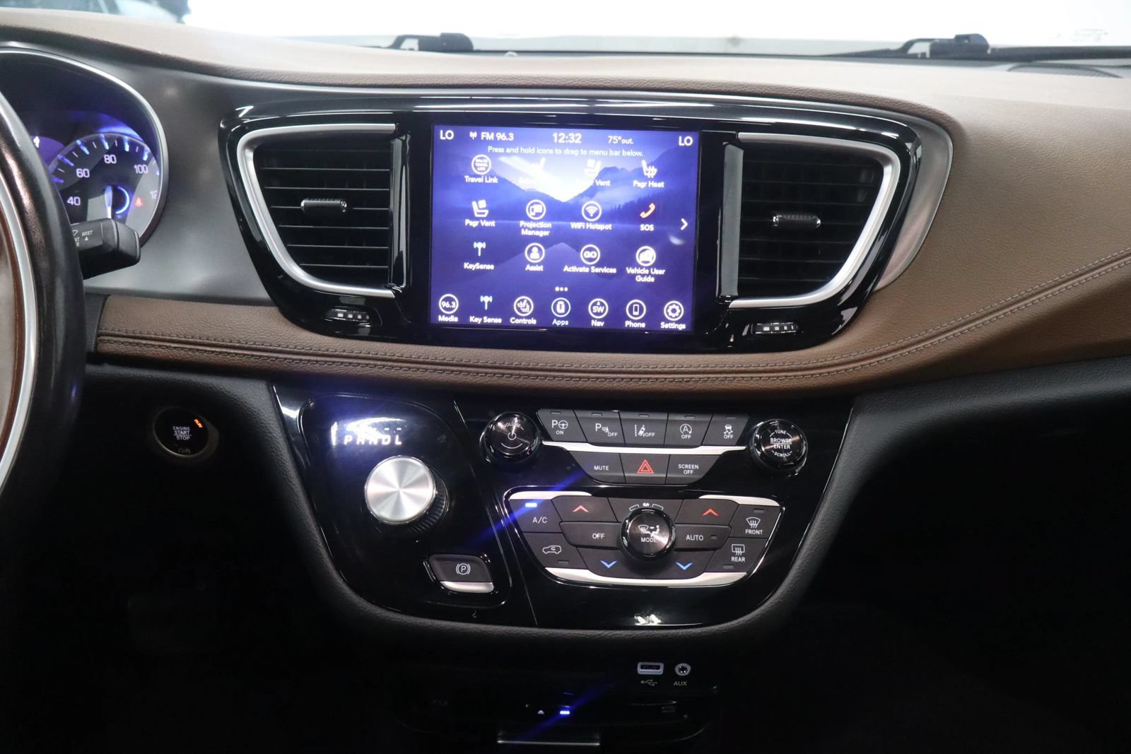 Used 2019 Chrysler Pacifica Limited w/ Tire & Wheel Group FWD image 33