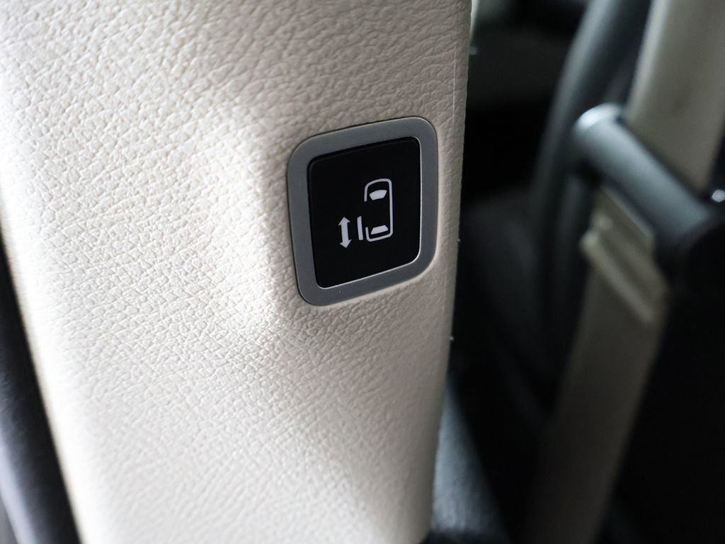 Used 2023 Chrysler Voyager LX FWD image 22