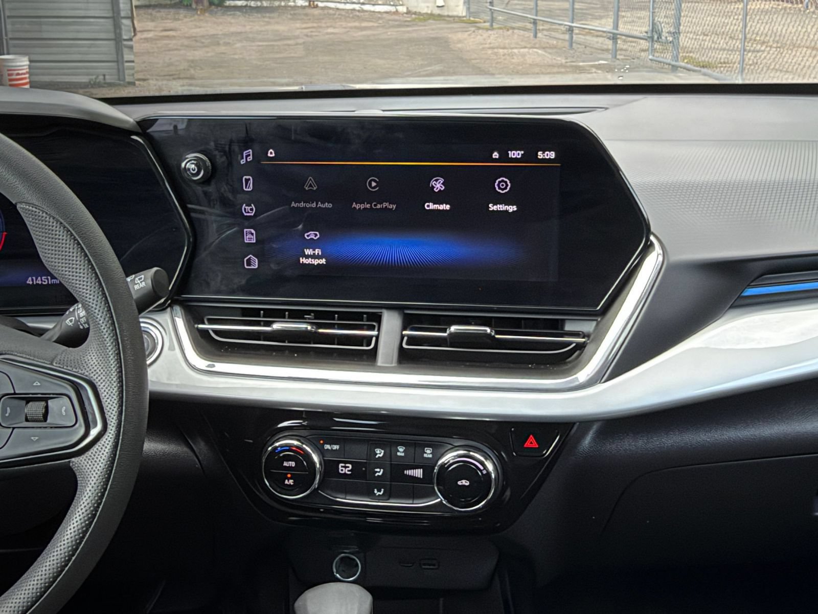 Used 2025 Chevrolet Trax LT FWD image 19