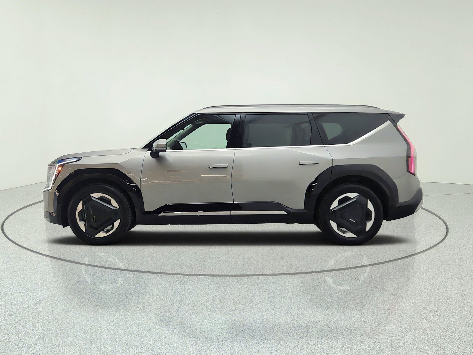 Used 2024 Kia EV9 Land AWD/4WD image 8