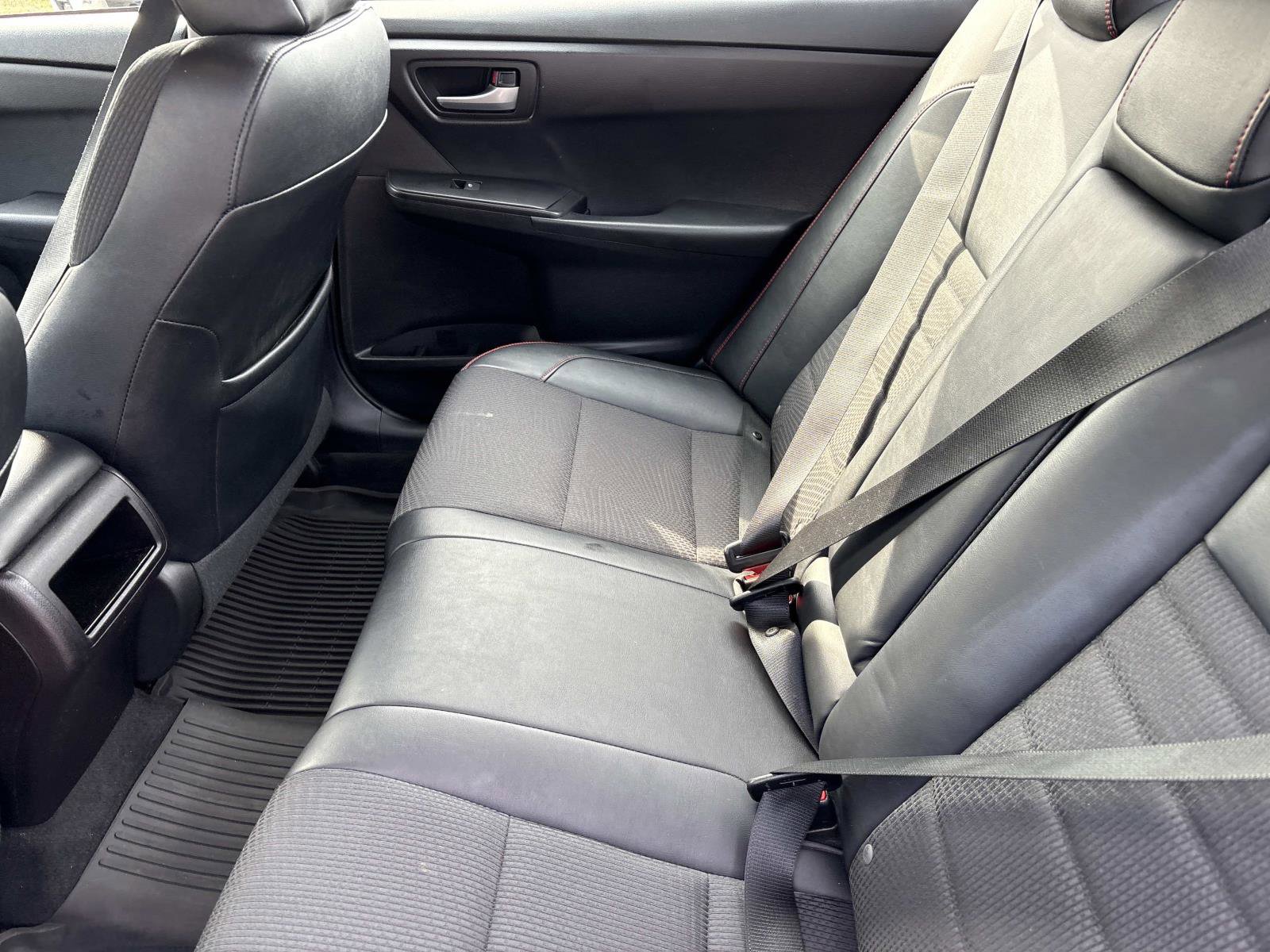 Used 2016 Toyota Camry SE image 30