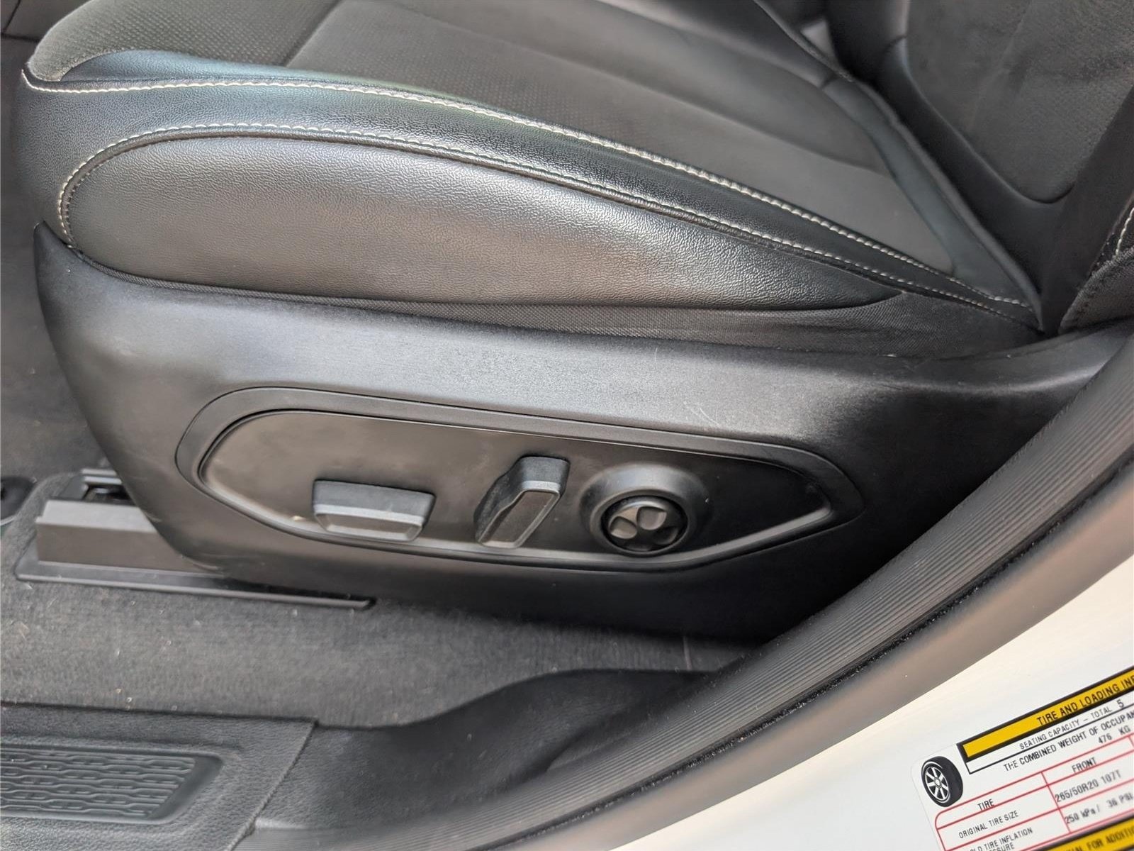 Used 2023 Jeep Grand Cherokee Altitude AWD/4WD image 22