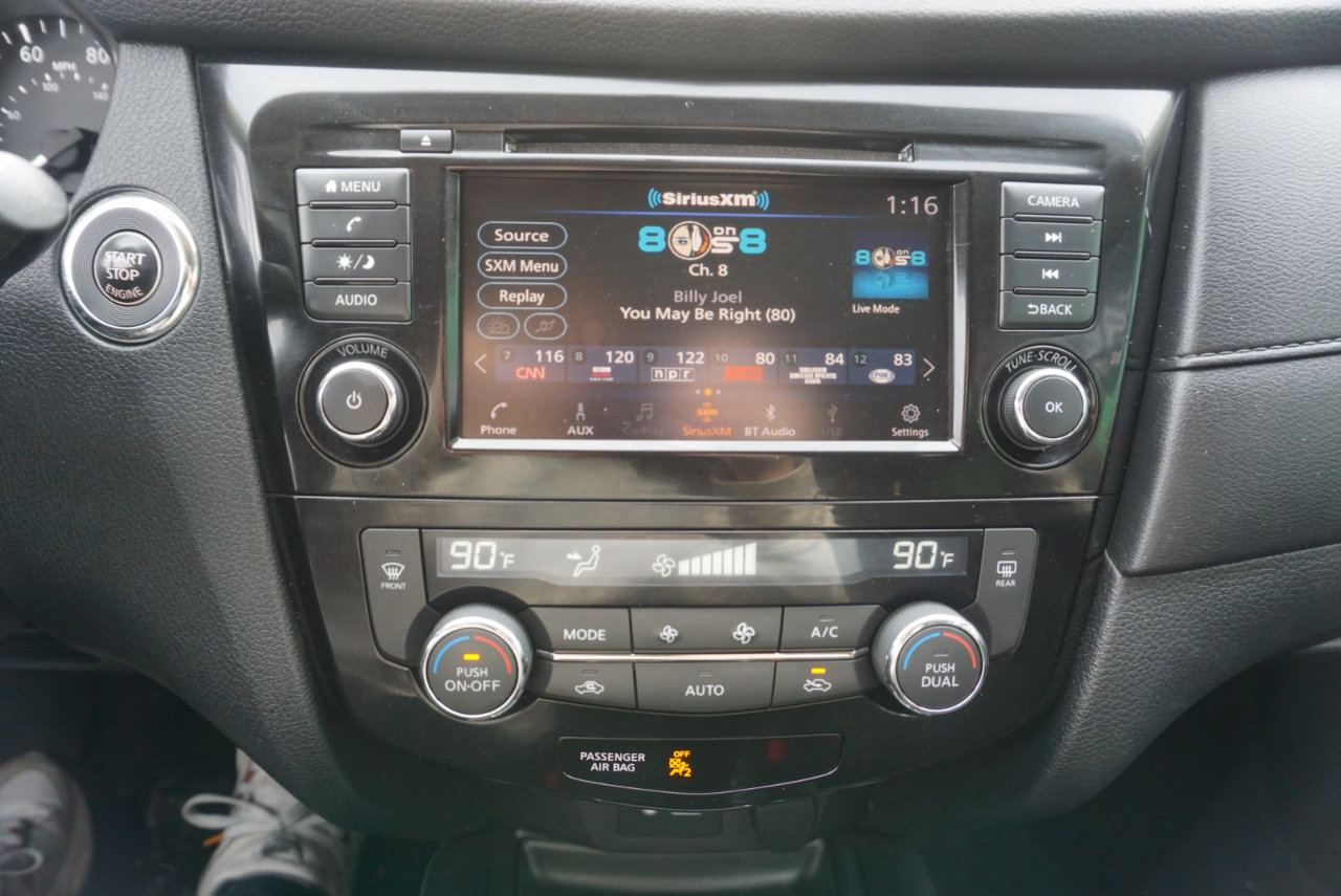 Used 2018 Nissan Rogue SV image 14