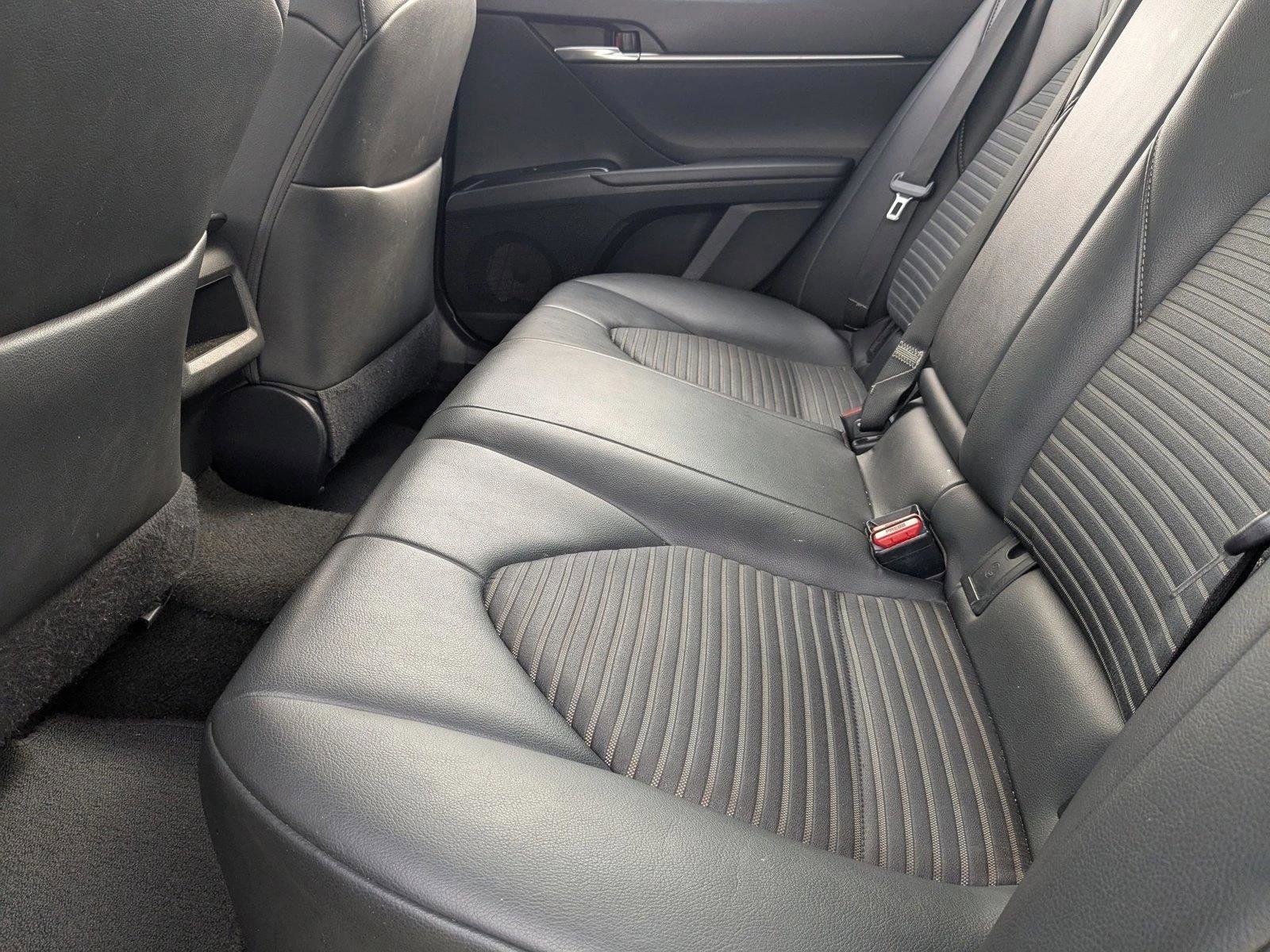 Used 2018 Toyota Camry SE w/ Convenience Package FWD image 17