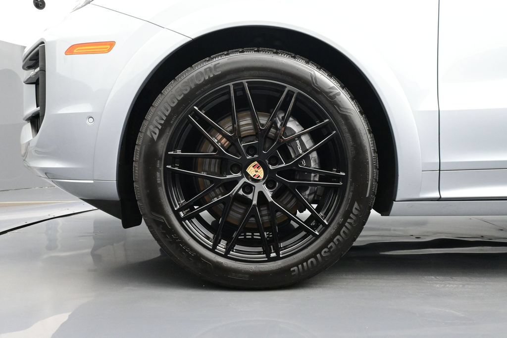 Certified 2025 Porsche Cayenne Coupe AWD/4WD image 6