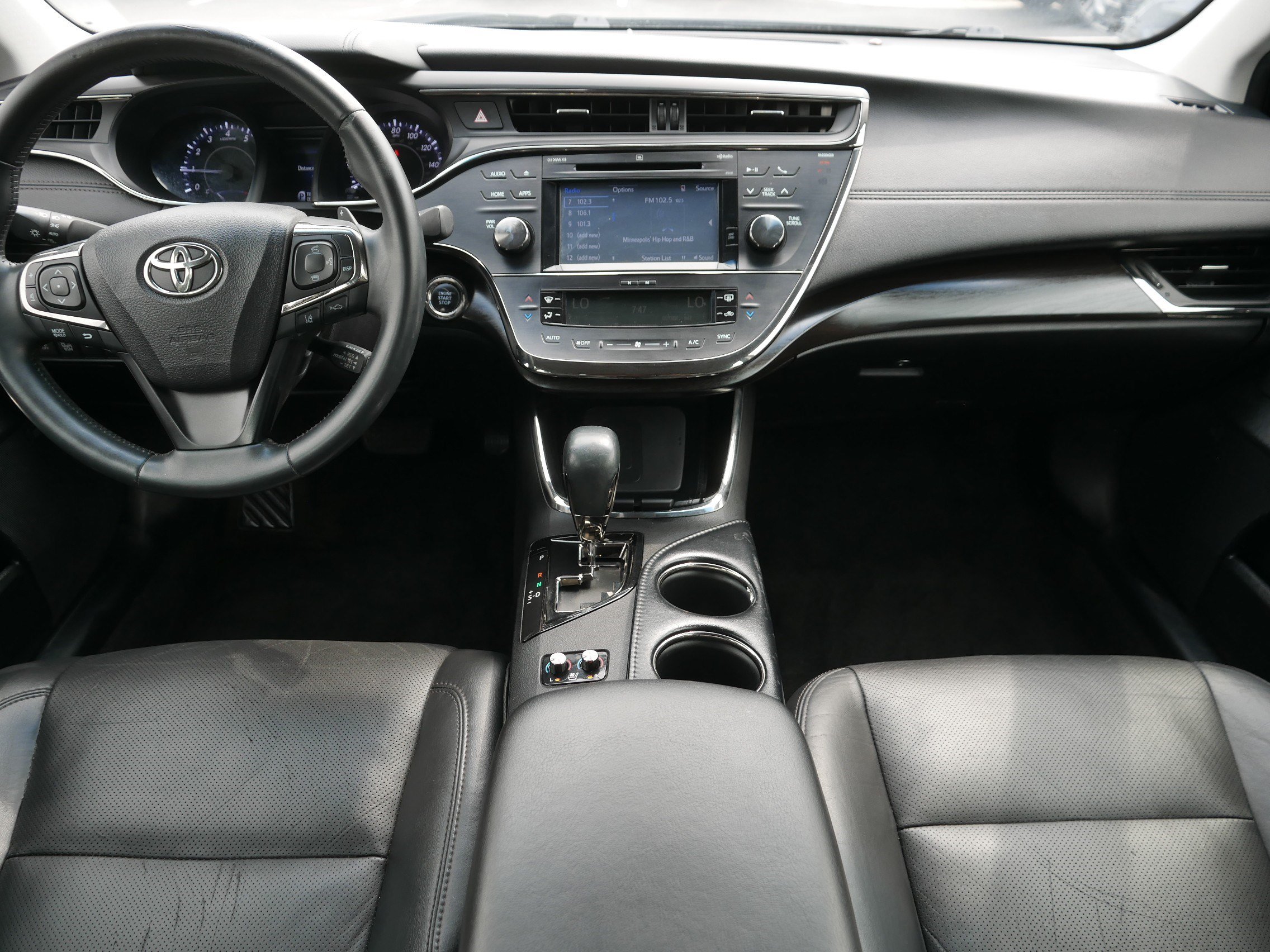 Used 2016 Toyota Avalon Limited w/ Toyota Safety Sense Package FWD image 10