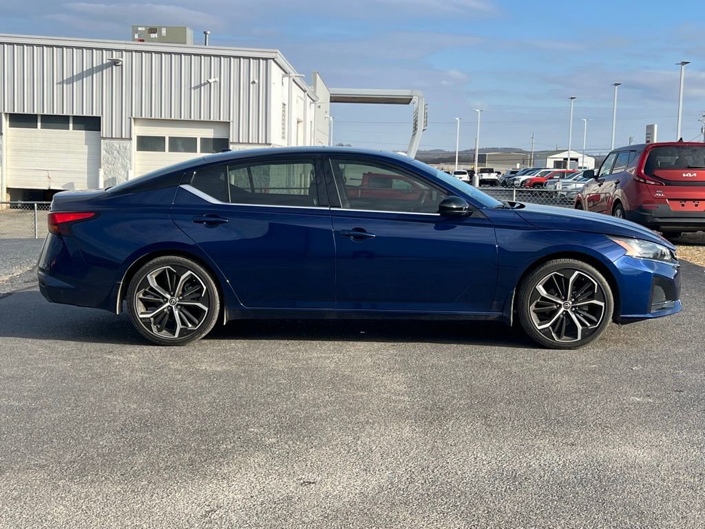 Used 2024 Nissan Altima 2.5 SR w/ SR Premium Package image 4