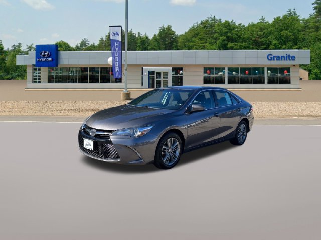 Used 2017 Toyota Camry SE w/ Moonroof Package FWD image 2